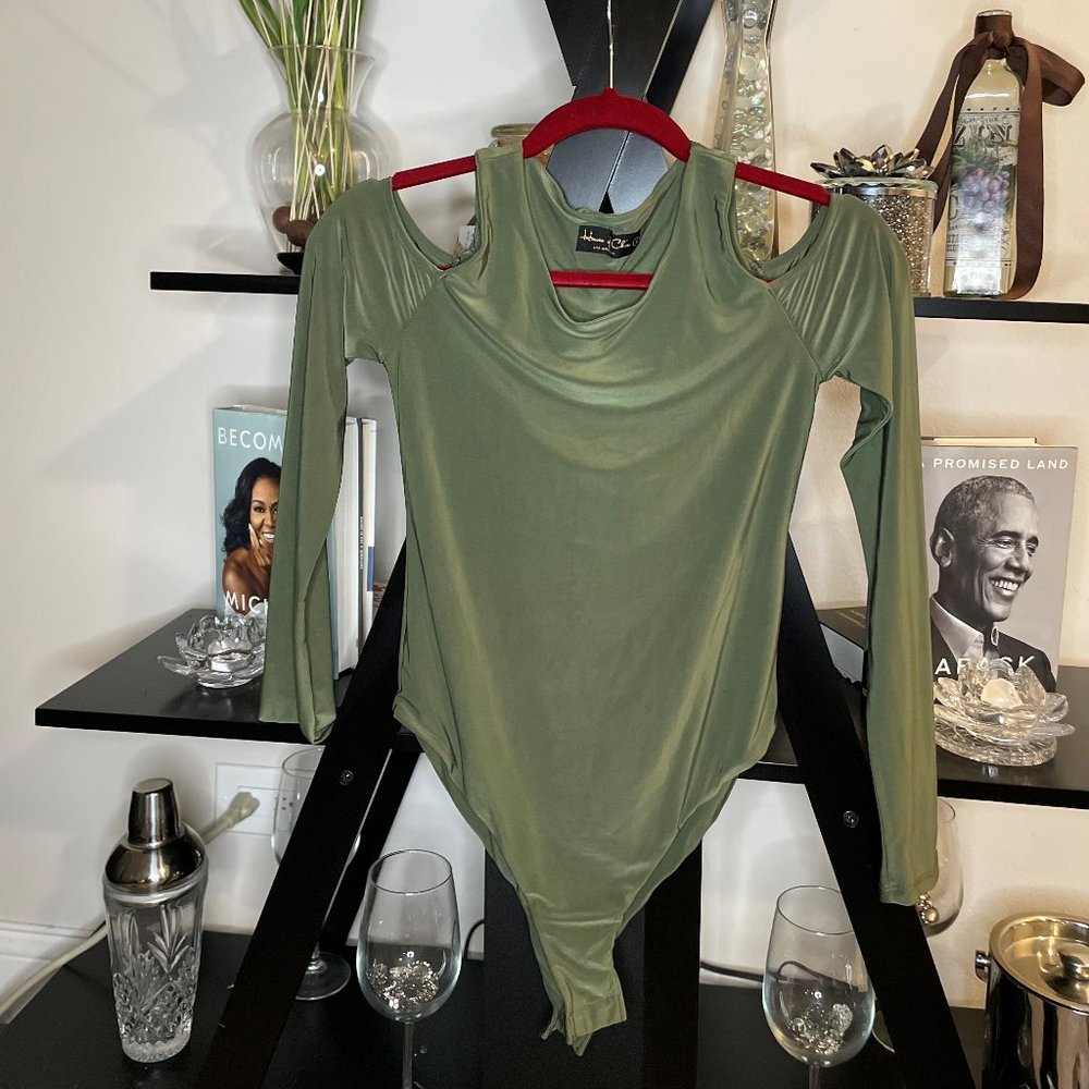 Green 2pc Size S Skirt Set Cold Shoulder High Waist Skirt